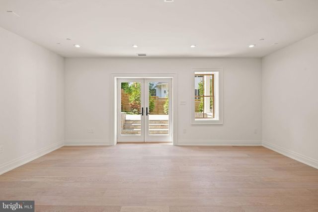 5022 CATHEDRAL AVE NW, Washington, DC 20016