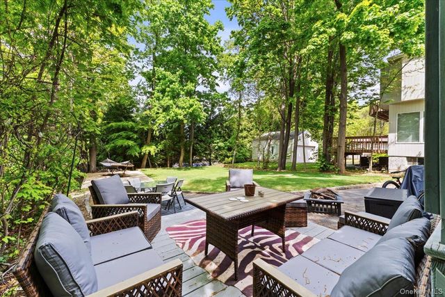 59 Hicks Lane, Great Neck, NY 11024