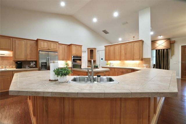 15717 E OAKLAND AVENUE, Winter Garden, FL 34787