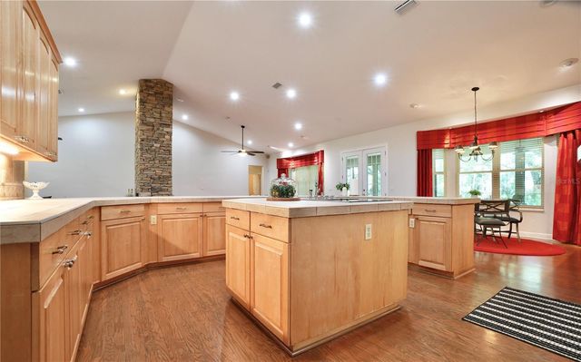 15717 E OAKLAND AVENUE, Winter Garden, FL 34787