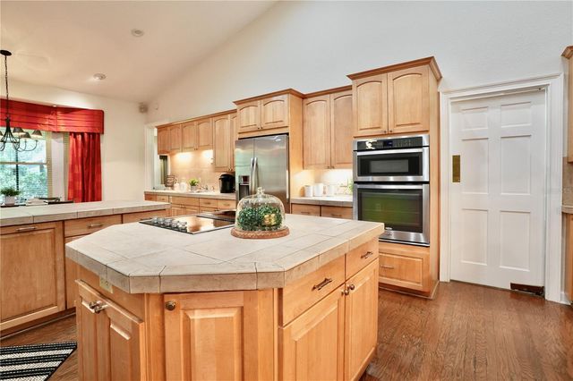 15717 E OAKLAND AVENUE, Winter Garden, FL 34787