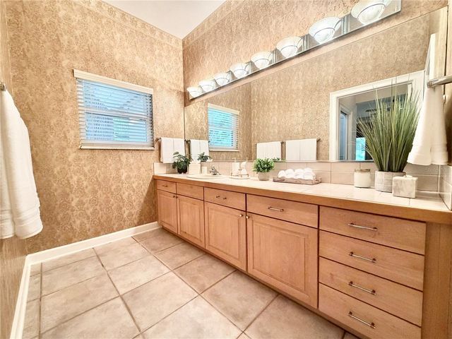 15717 E OAKLAND AVENUE, Winter Garden, FL 34787