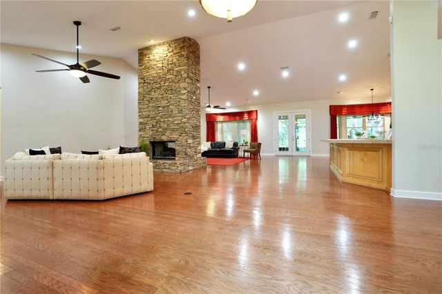 15717 E OAKLAND AVENUE, Winter Garden, FL 34787