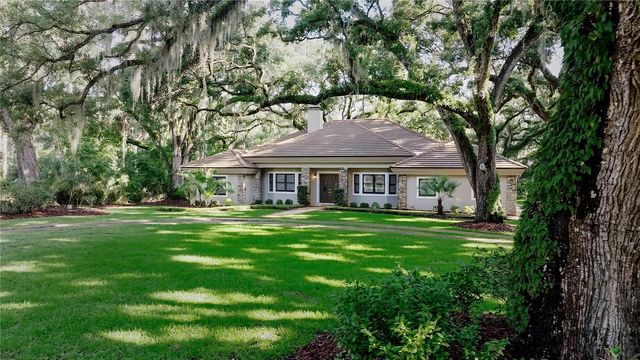 15717 E OAKLAND AVENUE, Winter Garden, FL 34787