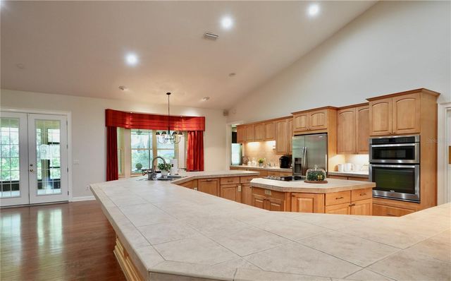 15717 E OAKLAND AVENUE, Winter Garden, FL 34787