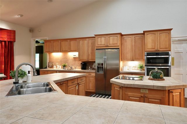 15717 E OAKLAND AVENUE, Winter Garden, FL 34787