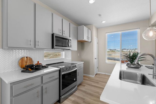 367 E HALLS CREEK RD, Saratoga Springs, UT 84045