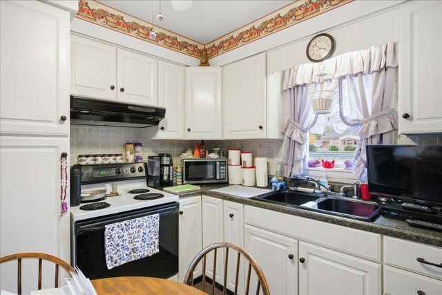 811 SPOTSWOOD DR, Harrisonburg, VA 22801