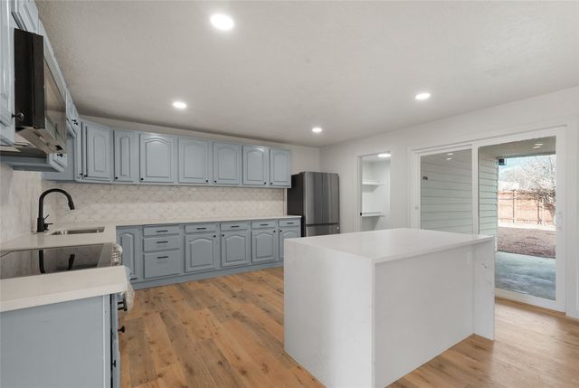 1019 Santa Clara, Santa Fe, NM 87507