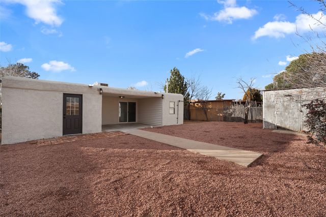 1019 Santa Clara, Santa Fe, NM 87507