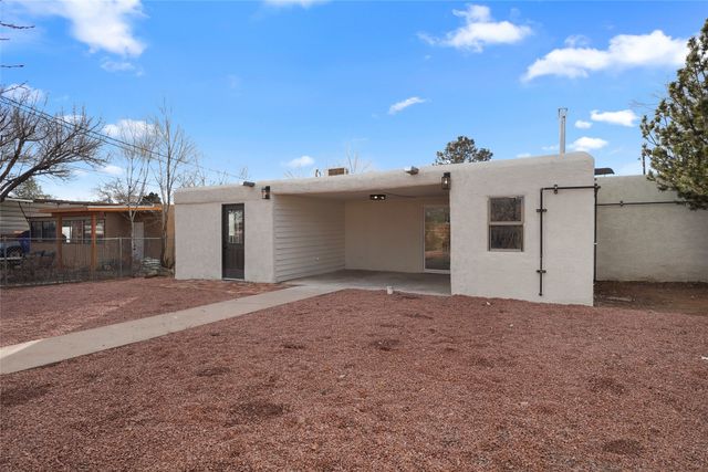 1019 Santa Clara, Santa Fe, NM 87507