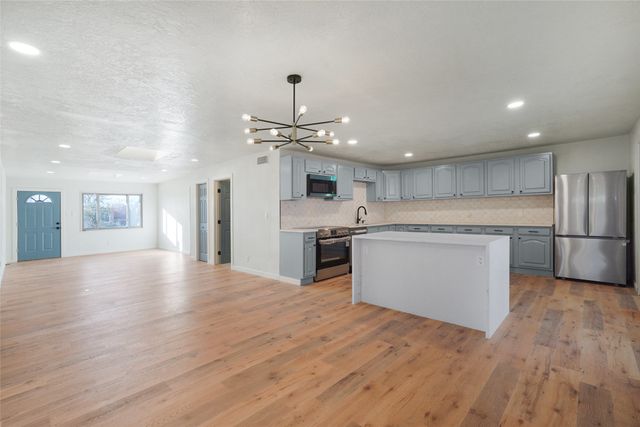 1019 Santa Clara, Santa Fe, NM 87507