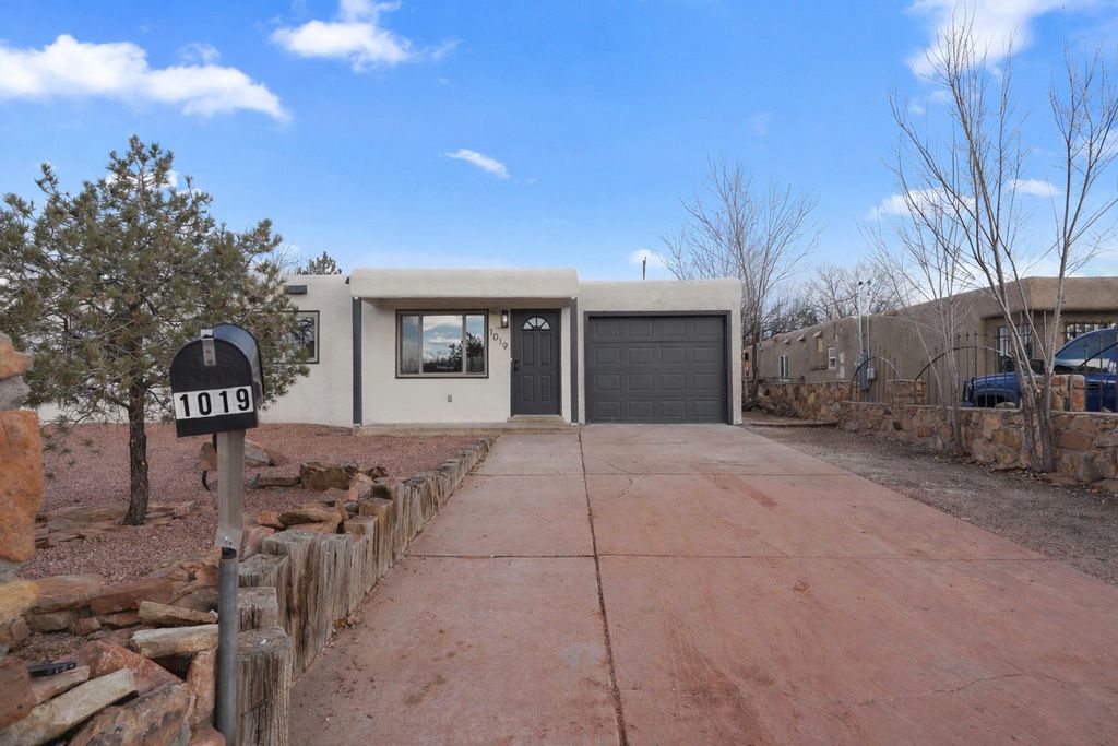 1019 Santa Clara, Santa Fe, NM 87507