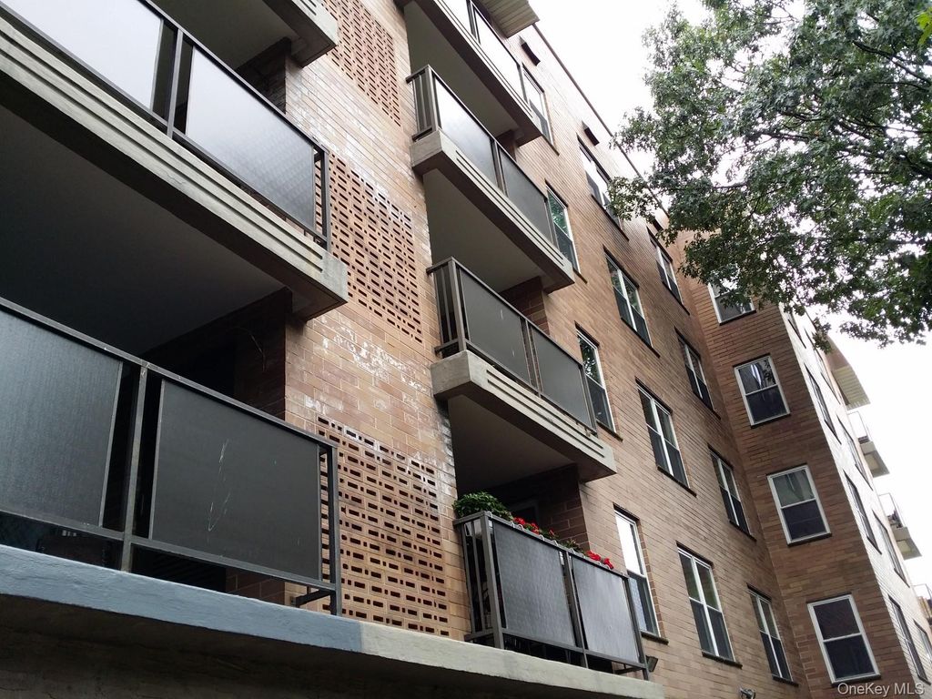 360 Central Avenue 106, Lawrence, NY 11559