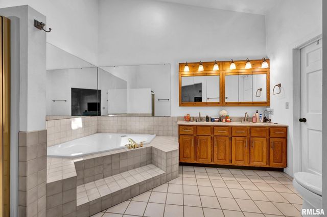 720 ILLINI Drive, East Peoria, IL 61611