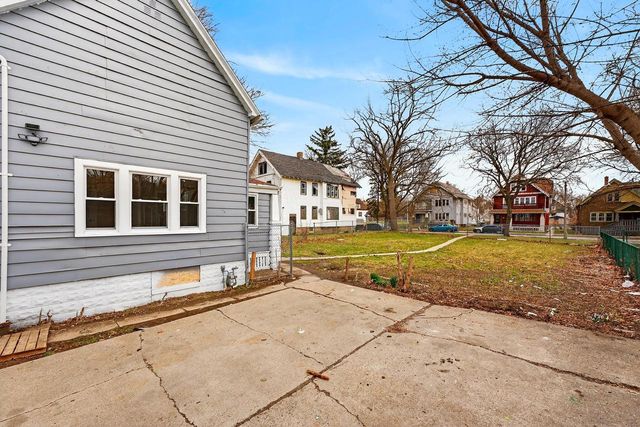 3217 N 12th STREET, Milwaukee, WI 53206