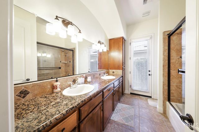 10117 Silverthorne Drive, Bakersfield, CA 93314