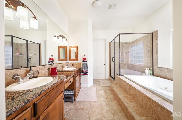 10117 Silverthorne Drive, Bakersfield, CA 93314