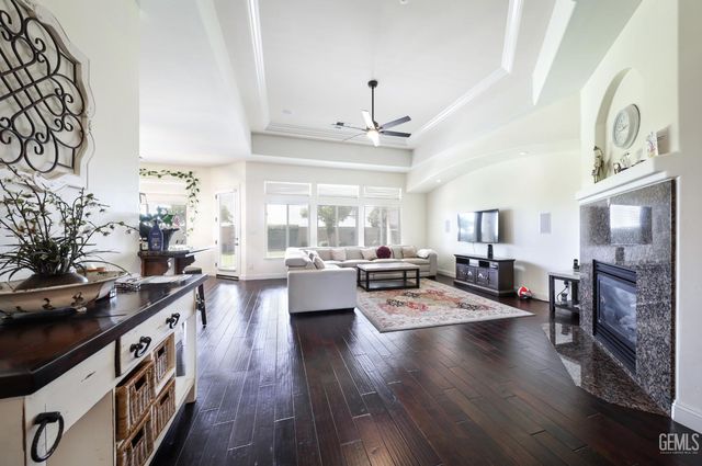 10117 Silverthorne Drive, Bakersfield, CA 93314