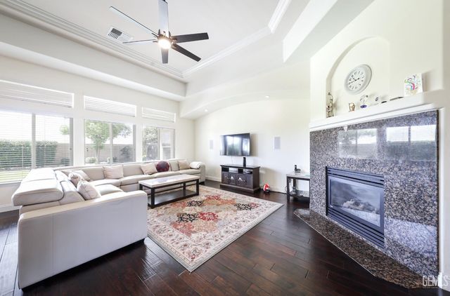 10117 Silverthorne Drive, Bakersfield, CA 93314