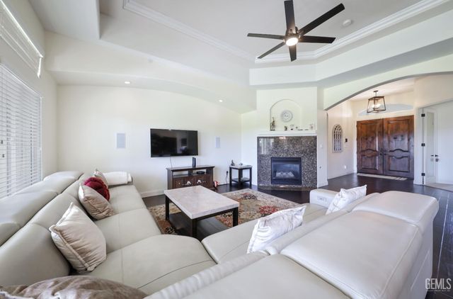 10117 Silverthorne Drive, Bakersfield, CA 93314