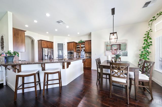 10117 Silverthorne Drive, Bakersfield, CA 93314