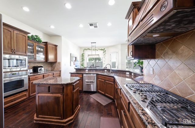 10117 Silverthorne Drive, Bakersfield, CA 93314