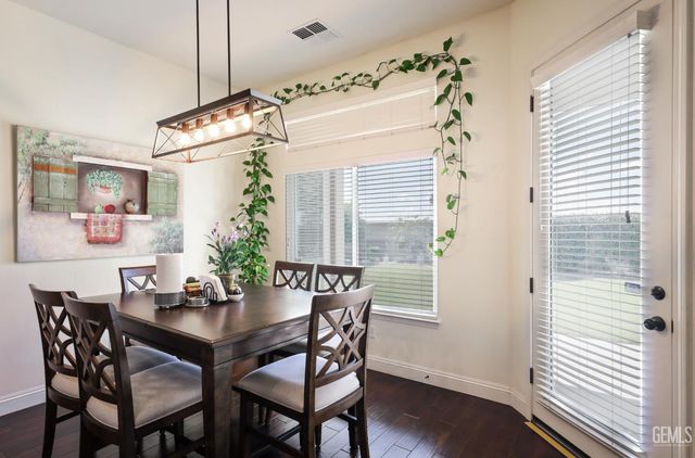 10117 Silverthorne Drive, Bakersfield, CA 93314