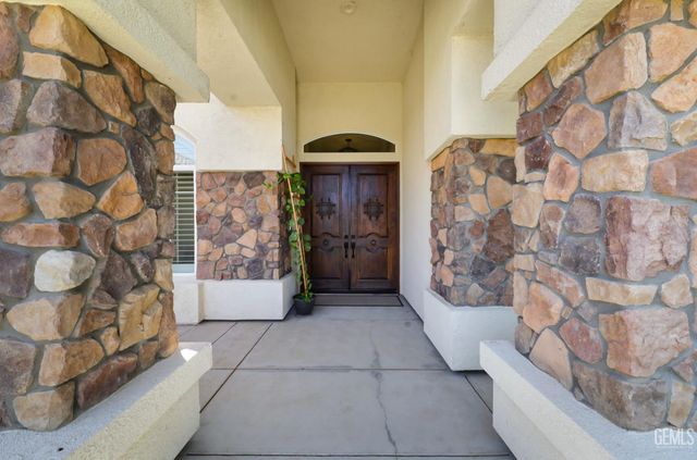 10117 Silverthorne Drive, Bakersfield, CA 93314