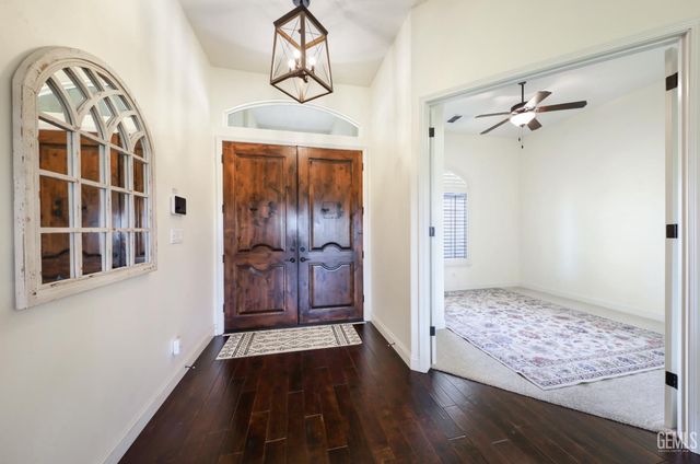 10117 Silverthorne Drive, Bakersfield, CA 93314