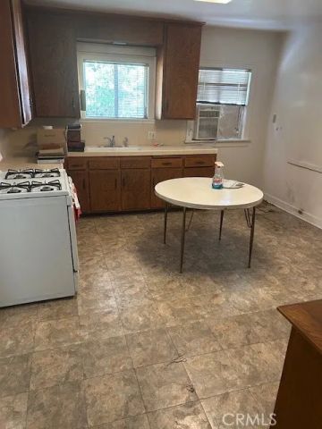 727 E Palm, Burbank, CA 91501