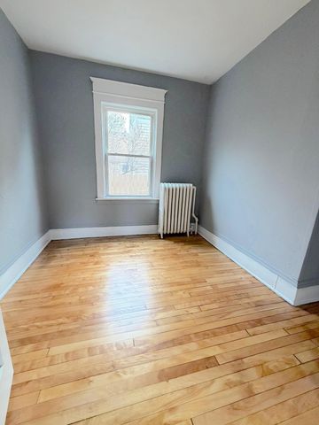 651 Ivy Avenue E, Saint Paul, MN 55106