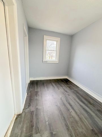 651 Ivy Avenue E, Saint Paul, MN 55106