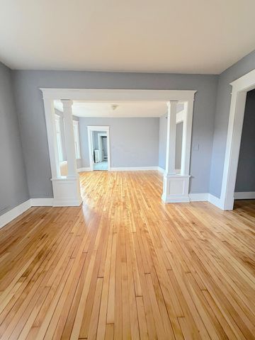 651 Ivy Avenue E, Saint Paul, MN 55106