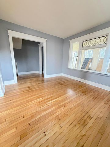 651 Ivy Avenue E, Saint Paul, MN 55106