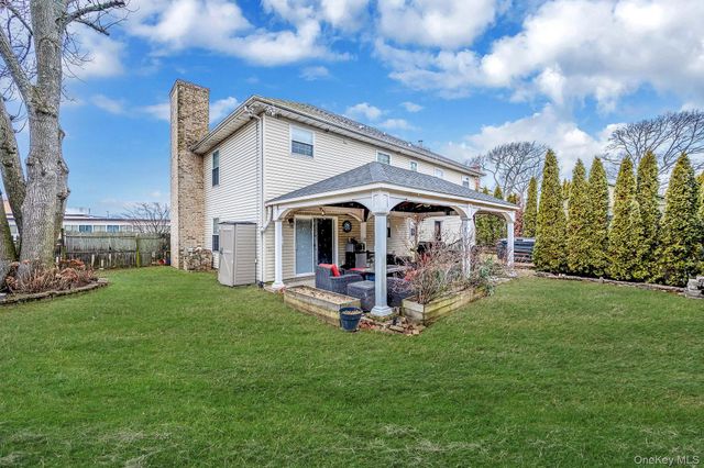 120 Waldo Street, Copiague, NY 11726