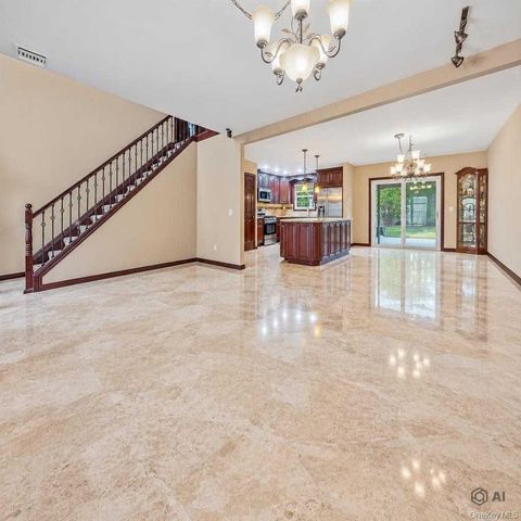120 Waldo Street, Copiague, NY 11726