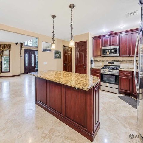 120 Waldo Street, Copiague, NY 11726