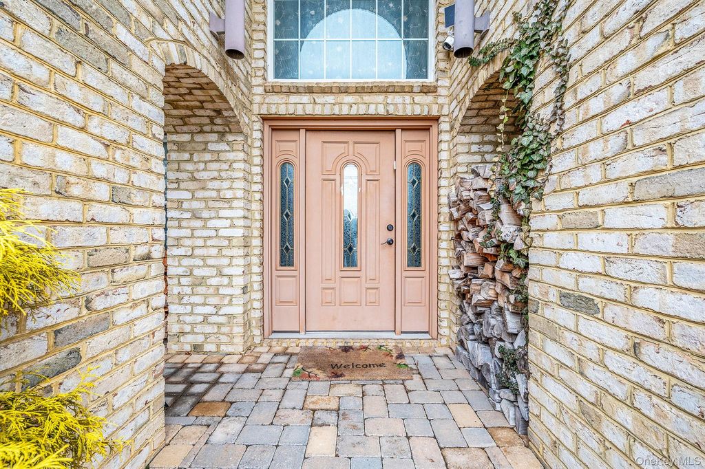 120 Waldo Street, Copiague, NY 11726 — photo 4
