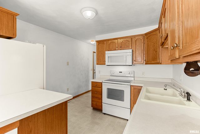 207 EASY Street, Washington, IL 61571