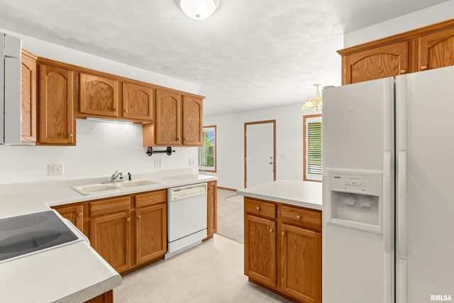 207 EASY Street, Washington, IL 61571