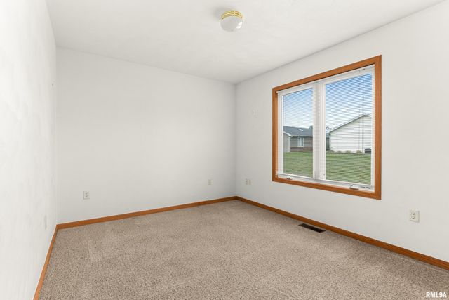 207 EASY Street, Washington, IL 61571