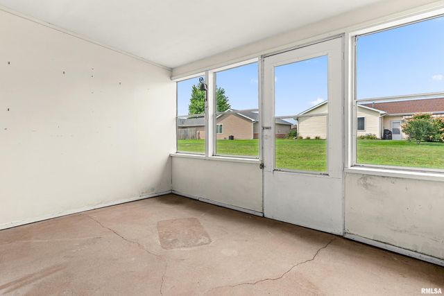 207 EASY Street, Washington, IL 61571