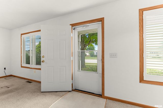 207 EASY Street, Washington, IL 61571