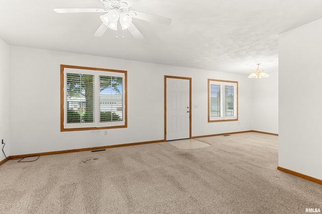 207 EASY Street, Washington, IL 61571