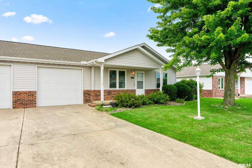 207 EASY Street, Washington, IL 61571