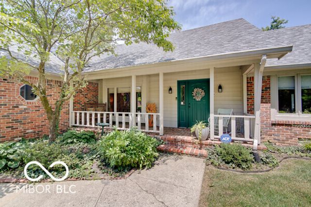 260 Lake Drive, Greenwood, IN 46142