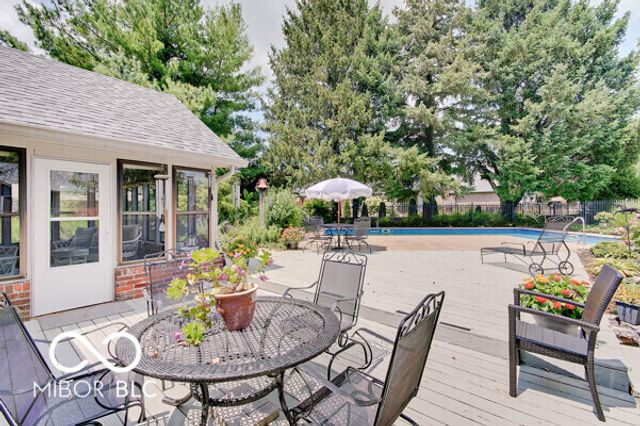 260 Lake Drive, Greenwood, IN 46142