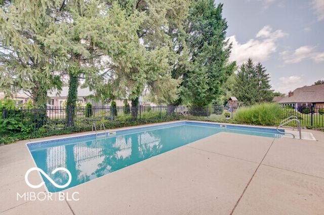 260 Lake Drive, Greenwood, IN 46142