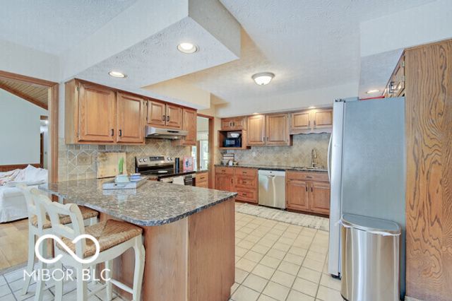 260 Lake Drive, Greenwood, IN 46142